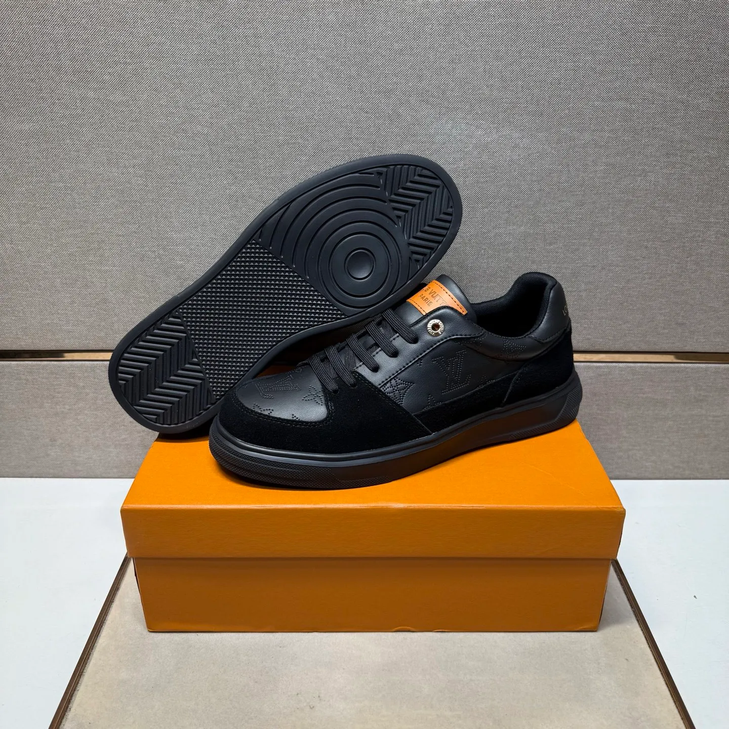 ⬛️Men's shoes 💰p400 [LV～] Men's casual shoes 2025z cabinet sales simultaneously 🔶Size: 38-44 #️⃣ 🔷2 colors🔜The upper is made of multi-material splicing➕Mesh lining, comfortable and breathable, sole: original comfortable and wear-resistant outsole, ⚠️real thing📱photographed🎬real thing is better📢📢📢